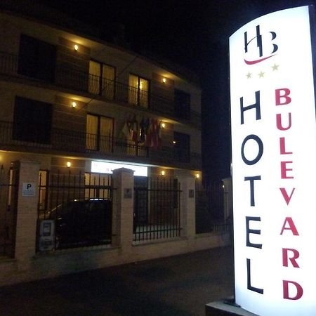 Hotel Bulevard Орадя Экстерьер фото